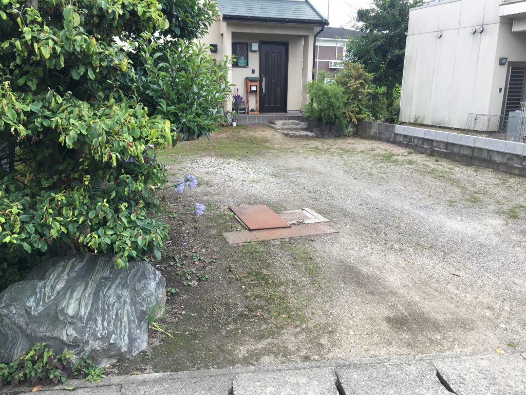 外構エクステリアリフォームの工事前画像となります。名古屋市名東区、守山区や尾張旭市、瀬戸市は住宅も急激に増えていますが旧いお宅も多い事からカーポートやテラスなどのリフォーム依頼も増えています。|パートナーホーム